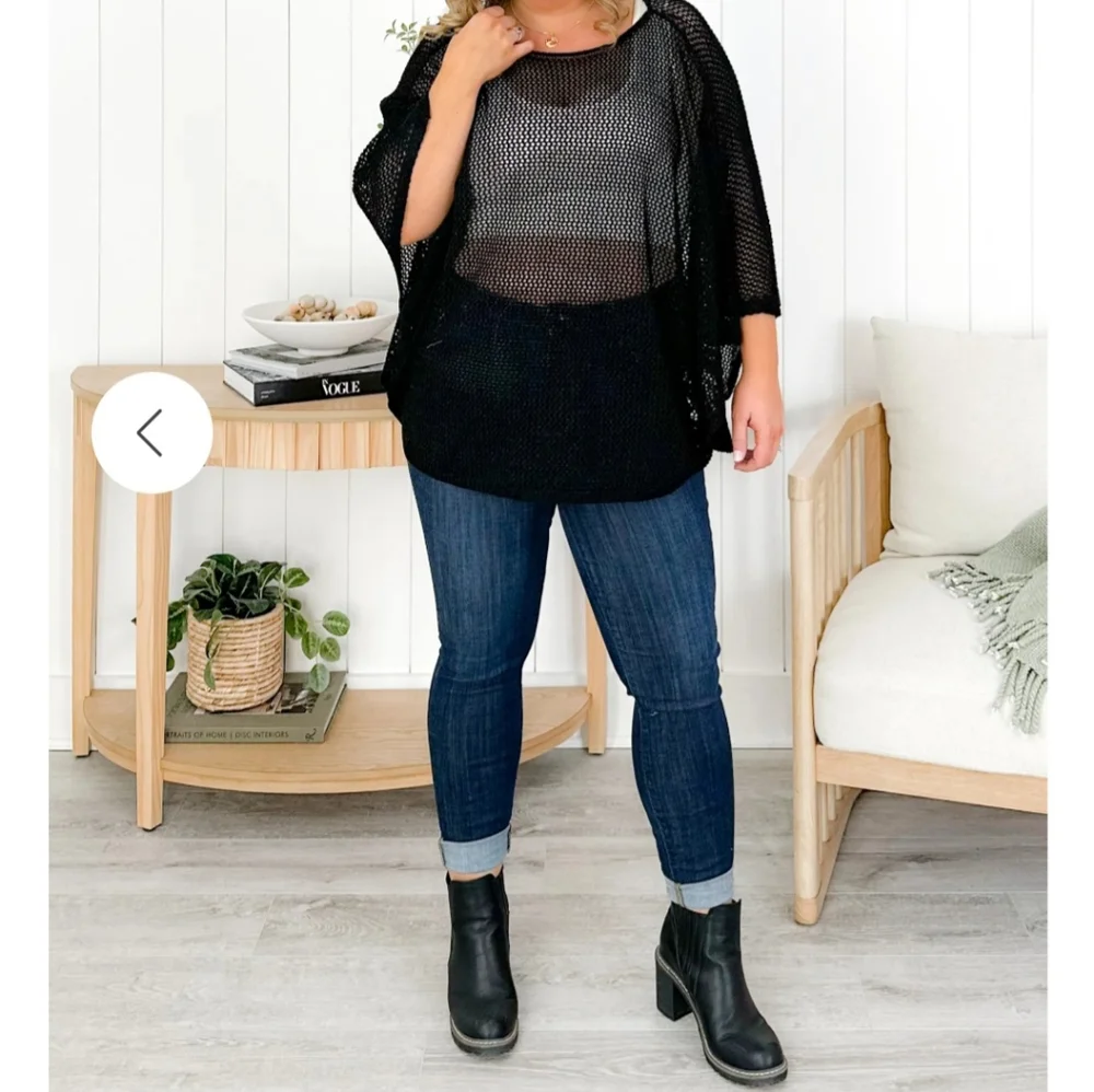 Poncho - Picture 2 of 9